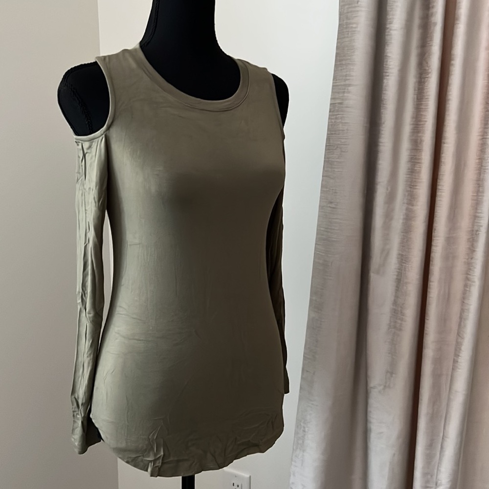 Open Shoulder long sleeve top